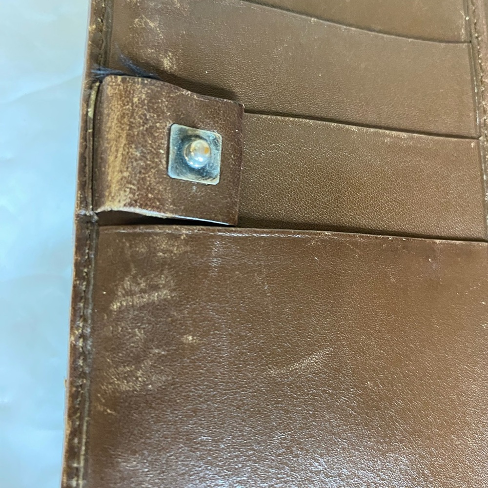 Gucci Tan and Brown Monogram Wallet - Picture 12 of 16